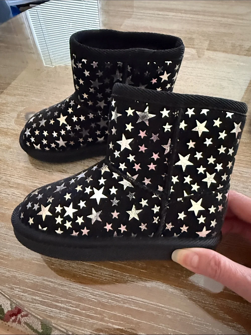 NEW Thereabouts boots for girls. Size 8. Black w/ metalic stars. Fleece inside
